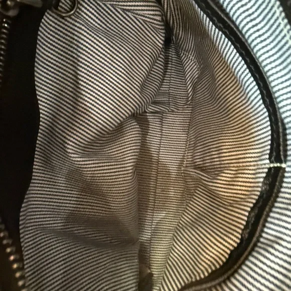 Old Trend Black Leather Bag - Picture 6 of 6